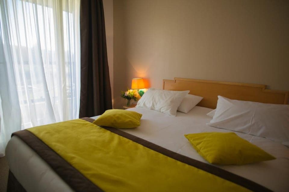 Double Room | Soundproofing, iron/ironing board, rollaway beds, free WiFi