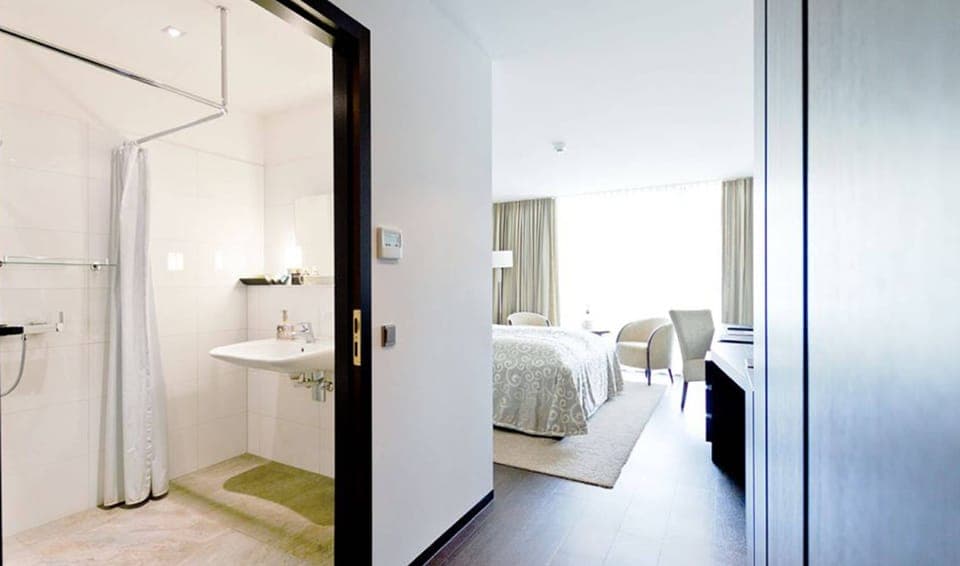 Comfort Double Room, Accessible | Bathroom | Shower, hair dryer, towels