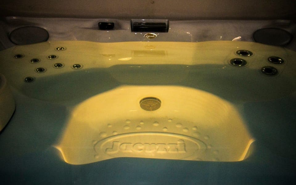 Shower, bidet, towels