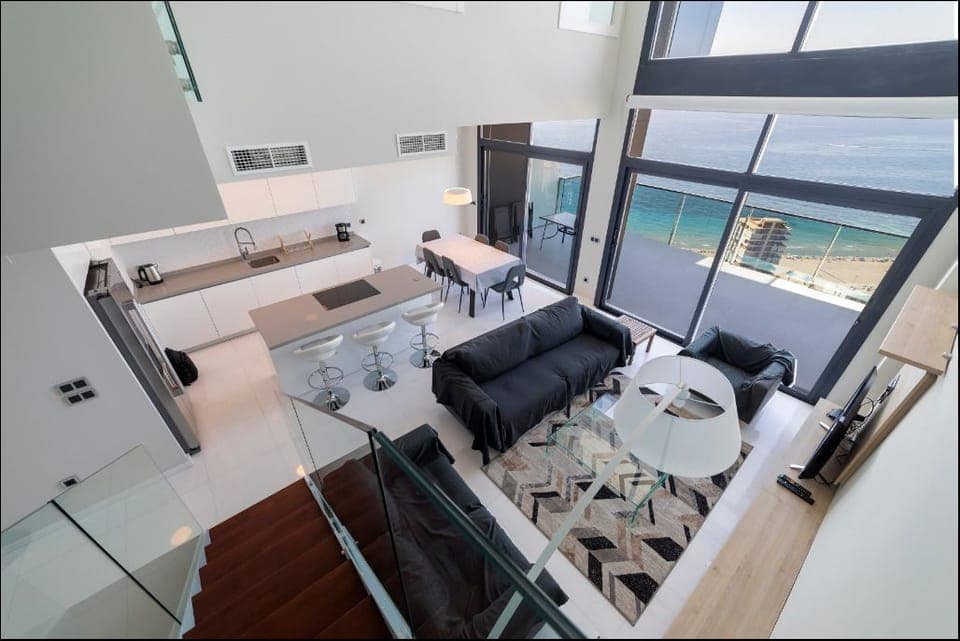 Duplex, Sea View | Living area | 43-inch Smart TV with digital channels, TV