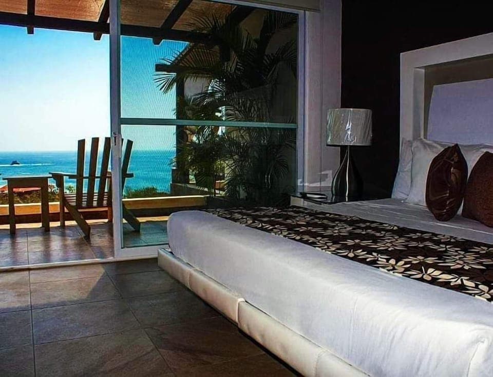 Egyptian cotton sheets, premium bedding, in-room safe