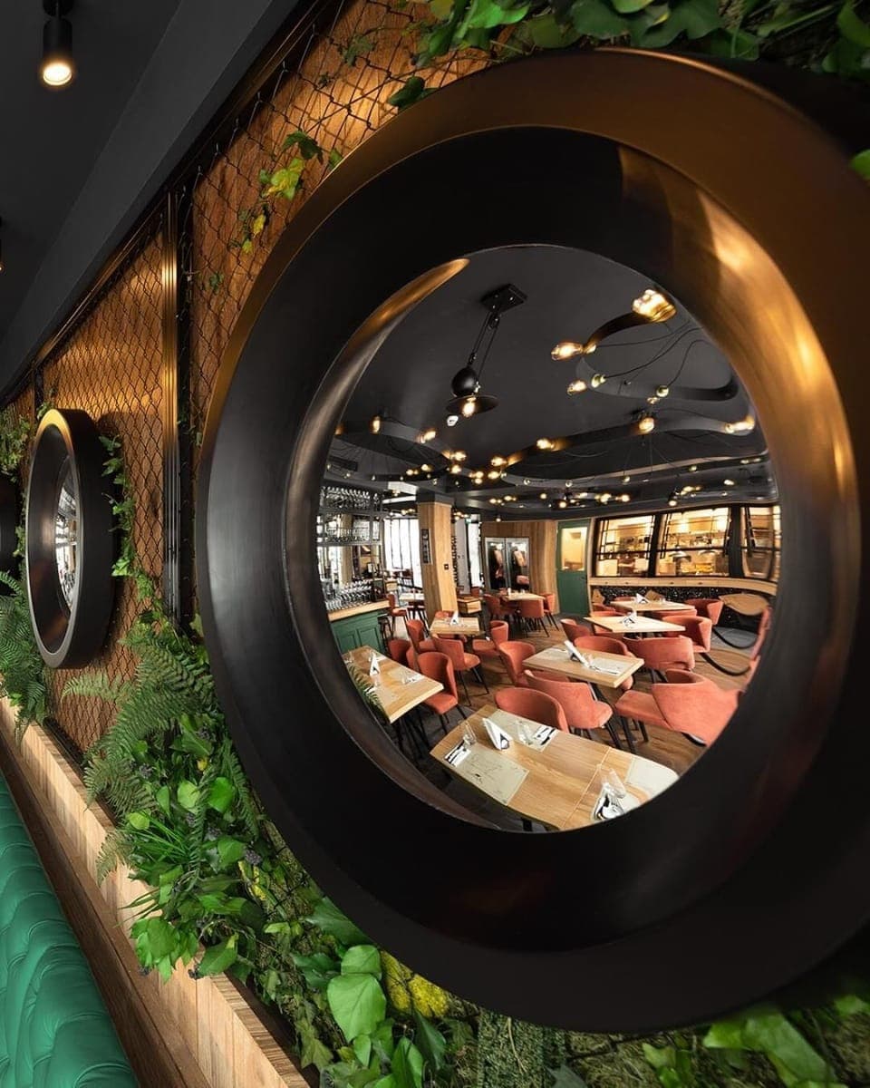 Breakfast and dinner served