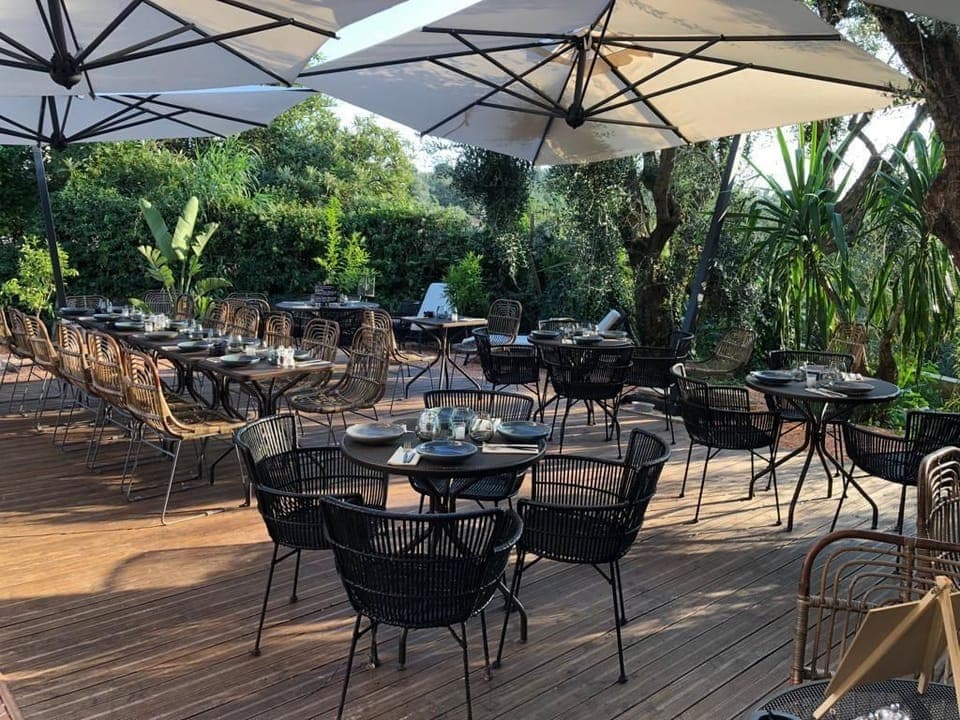 Lunch and dinner served