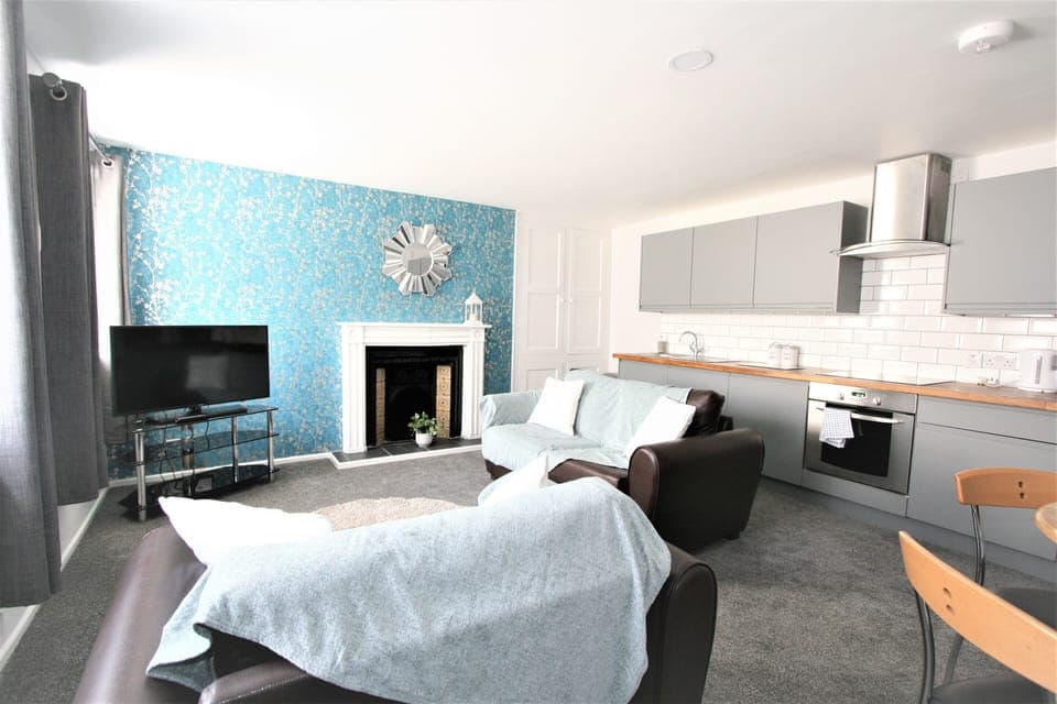 Apartment | Hypo-allergenic bedding, iron/ironing board, free WiFi