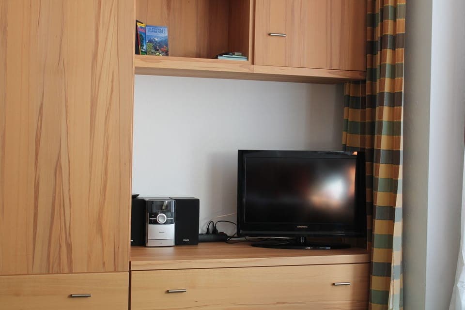 Studio | Living room | Flat-screen TV