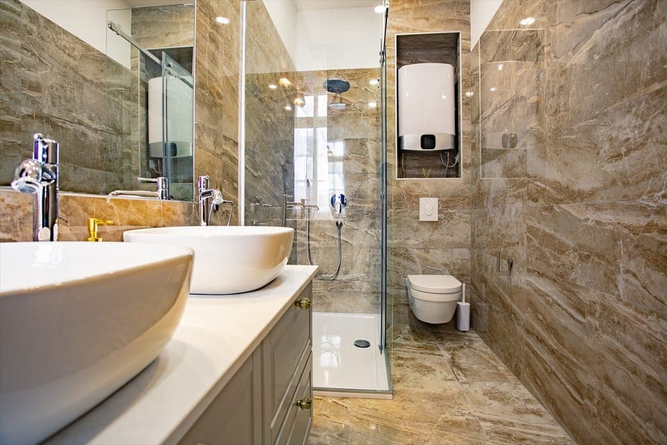 City Double Room, 1 King Bed (2) | Bathroom sink