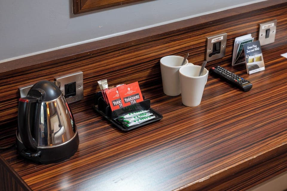 Family Room | Desk, iron/ironing board, free WiFi, bed sheets