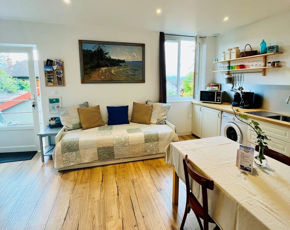 Comfort Apartment, Multiple Beds, Patio | Living area | 40-inch flat-screen TV with satellite channels