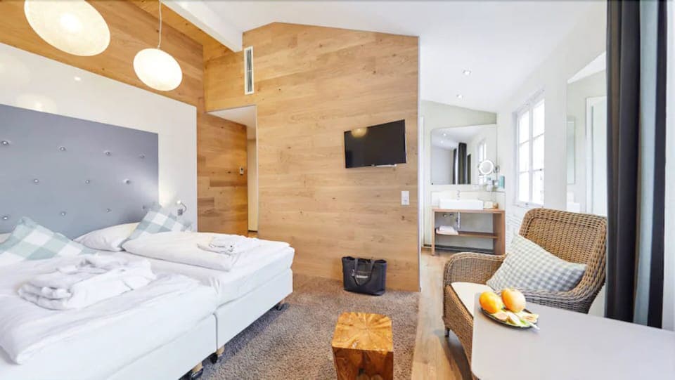 Classic Double Room (Air Conditioning) | In-room safe, blackout drapes, soundproofing, iron/ironing board