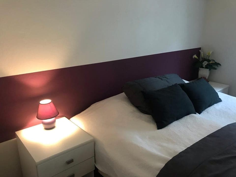 Deluxe Apartment, Multiple Beds, Non Smoking | Free WiFi, bed sheets, wheelchair access