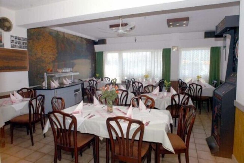 Desk, blackout drapes, free WiFi, bed sheets