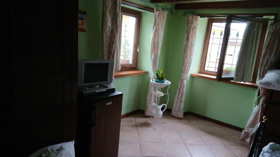 Minibar, free WiFi, bed sheets