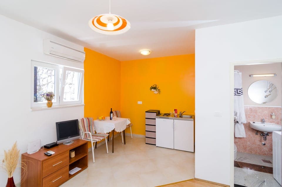 Comfort Apartment, 1 Bedroom, Terrace, Garden View | Living area