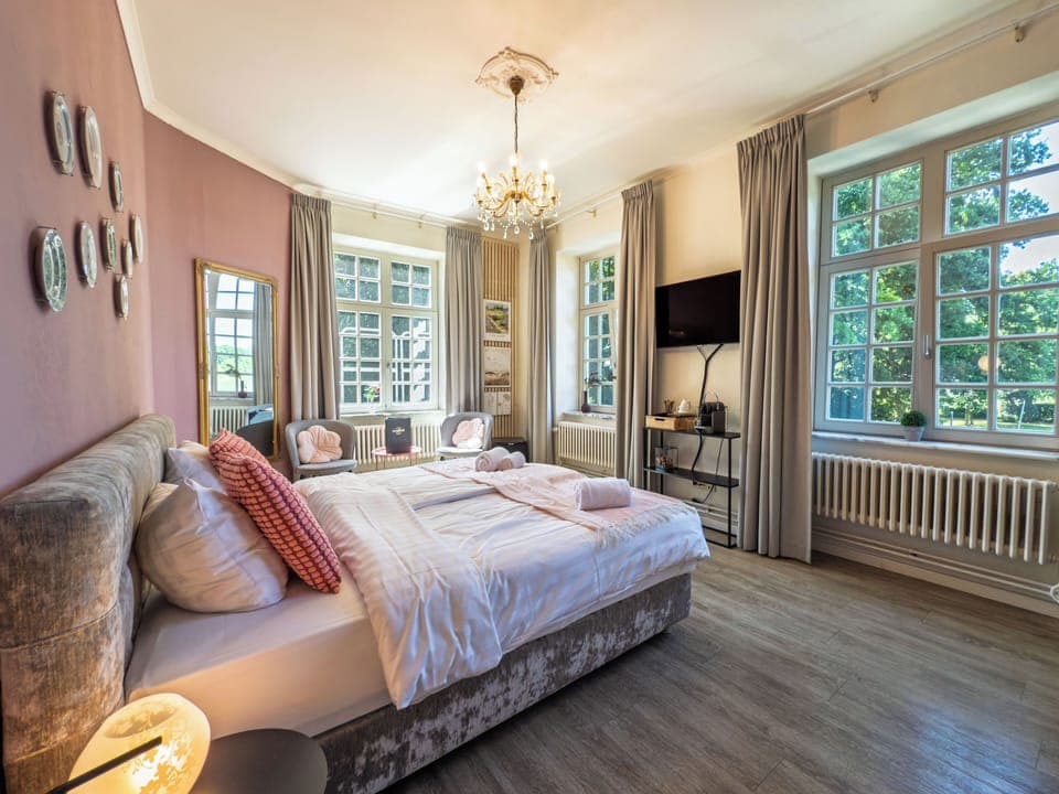 Premium Room | Premium bedding, down comforters, minibar, individually decorated