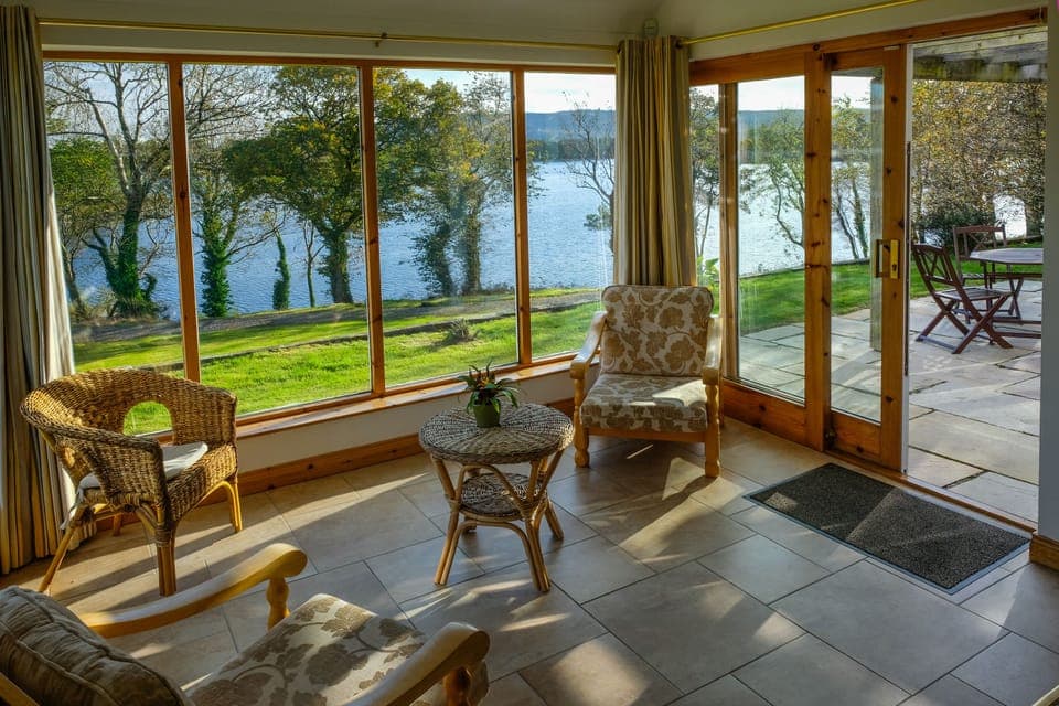 Cottage, Multiple Beds, Non Smoking, Lake View | Living area | Flat-screen TV