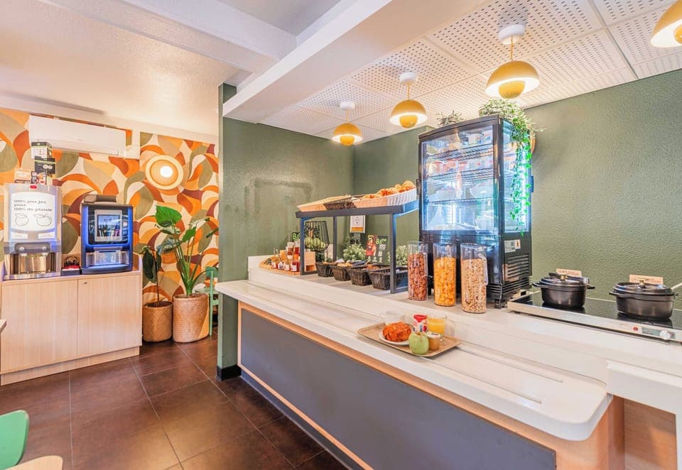 Daily buffet breakfast for a fee