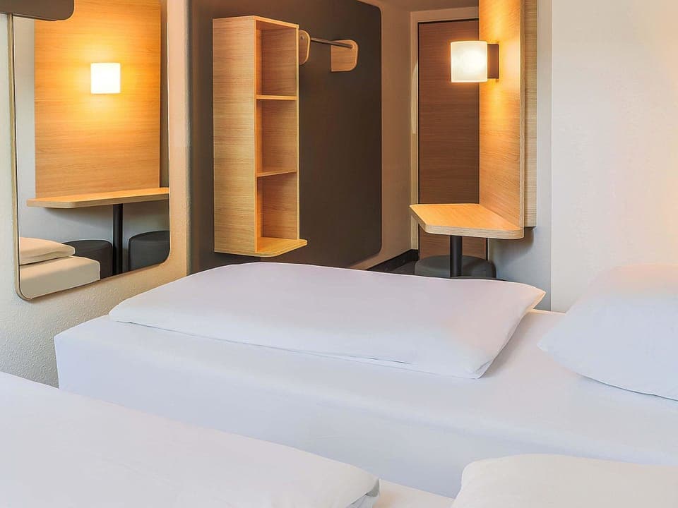 Twin Room | Desk, blackout drapes, soundproofing, free WiFi