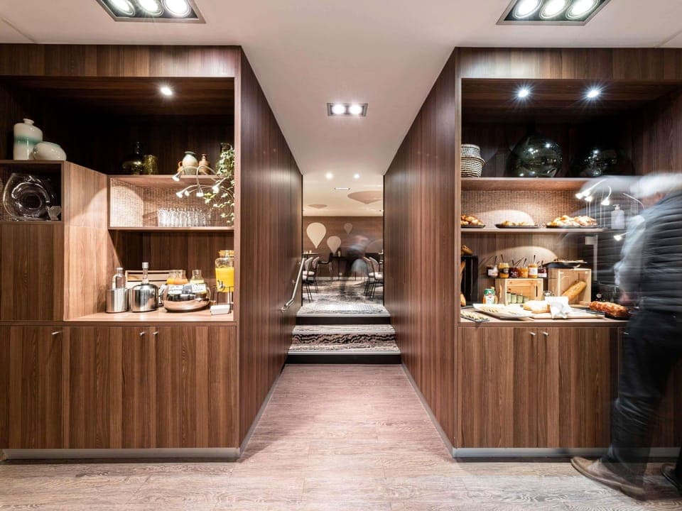 Daily buffet breakfast (EUR 19.90 per person)