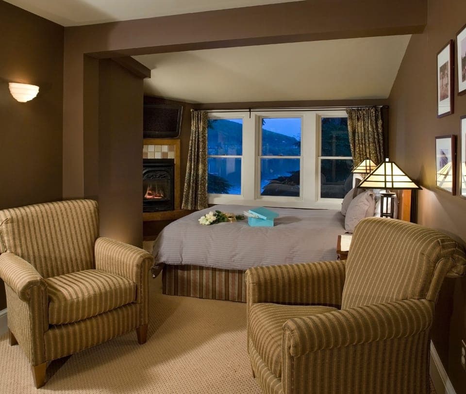 Deluxe Single Room, 1 King Bed, Balcony, Lake View | Egyptian cotton sheets, premium bedding, pillowtop beds