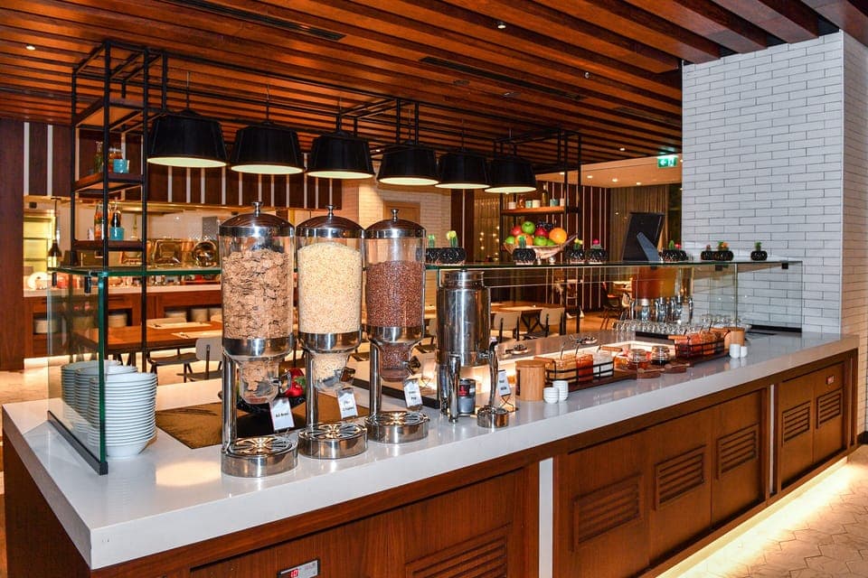 Daily full breakfast (AED 85 per person)