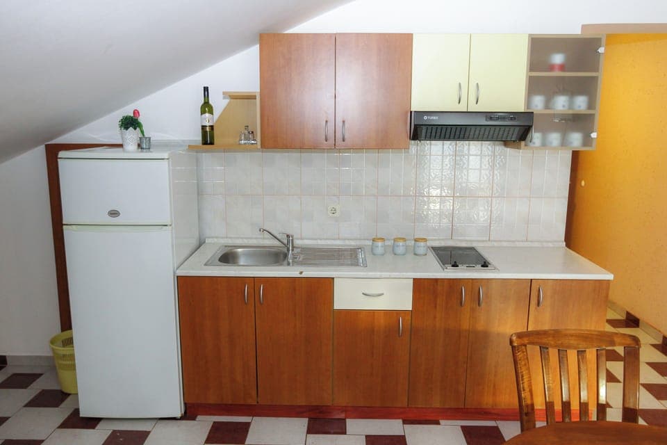 Apartment, 2 Bedrooms, Balcony | Private kitchen | Fridge, microwave, stovetop, electric kettle