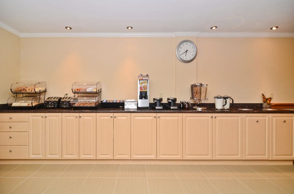 Free daily continental breakfast