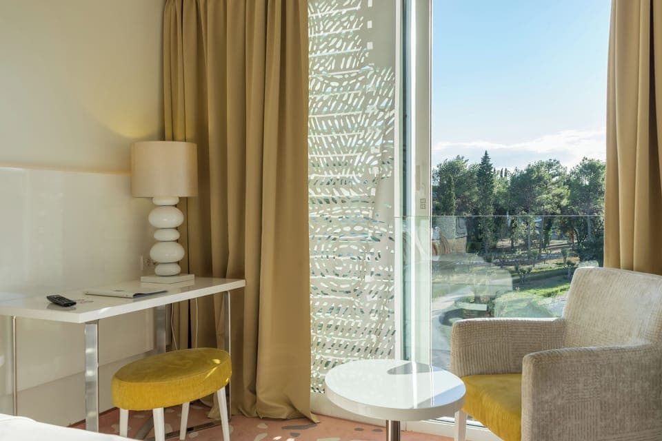 Double or Twin Room 22m² Courtyard/Park View with French Balcony | Courtyard view