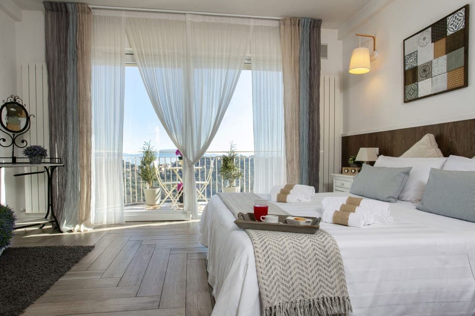 Deluxe Double or Twin Room | Hypo-allergenic bedding, individually decorated, desk, blackout drapes