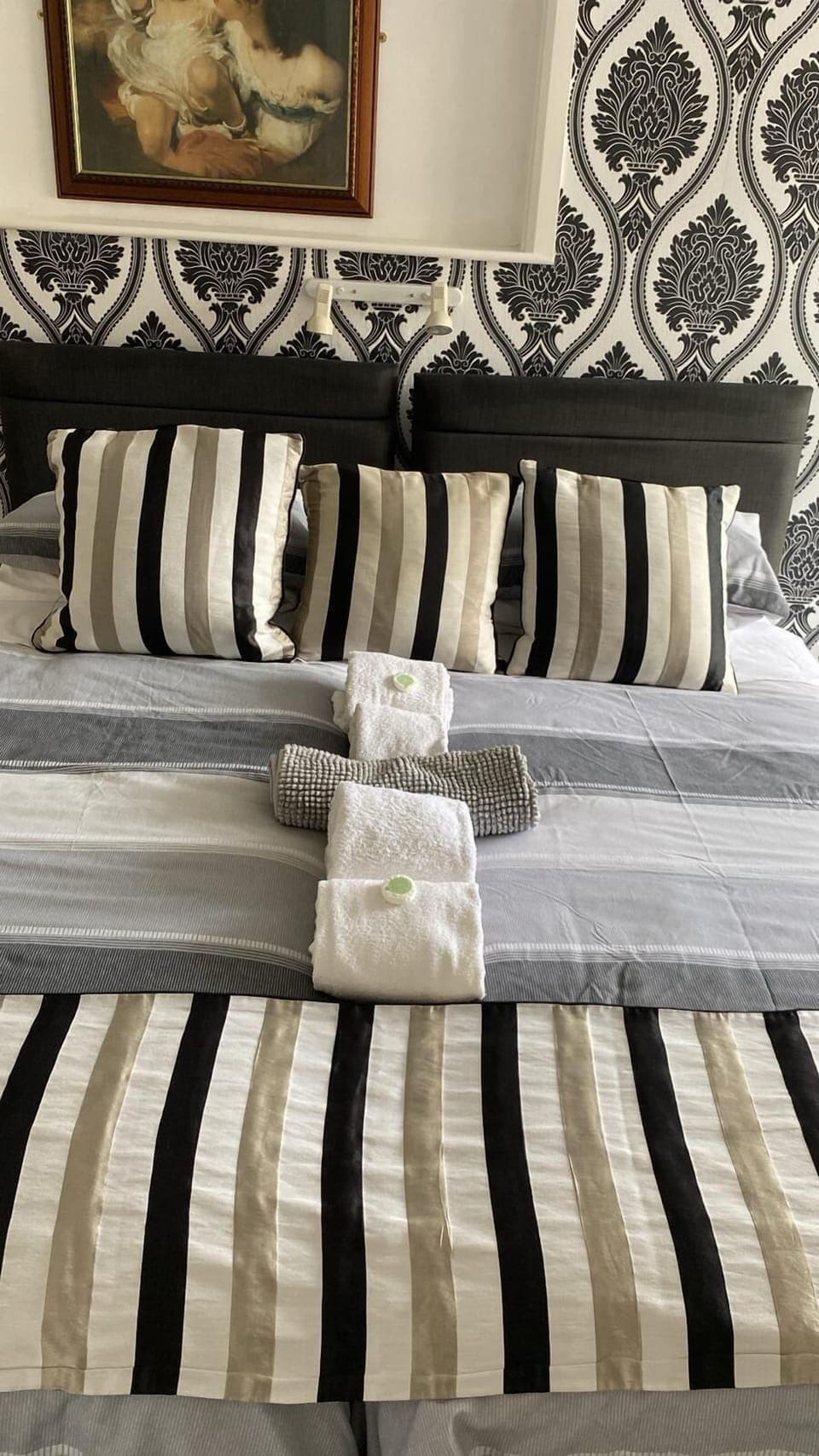 Super King or Twin Room (Room 6) | Iron/ironing board, free WiFi, bed sheets