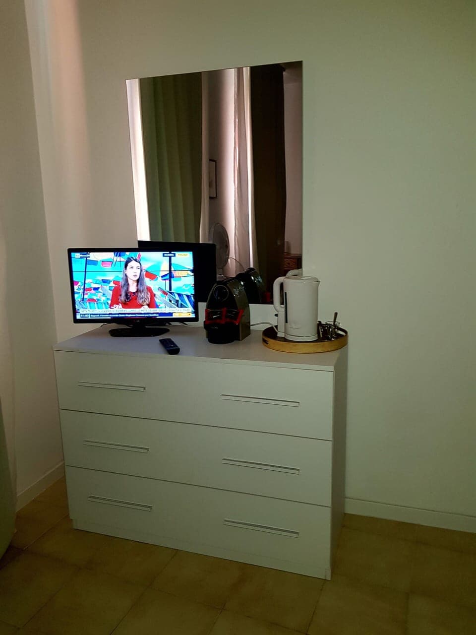 Deluxe Double or Twin Room | In-room safe, desk, blackout drapes, soundproofing