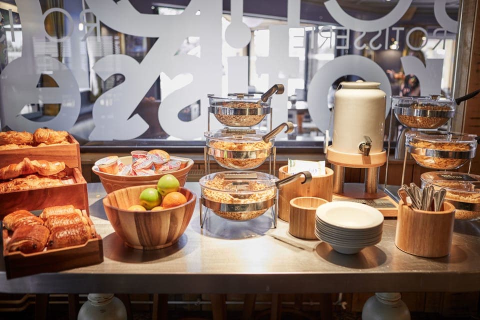 Daily full breakfast (GBP 8.75 per person)