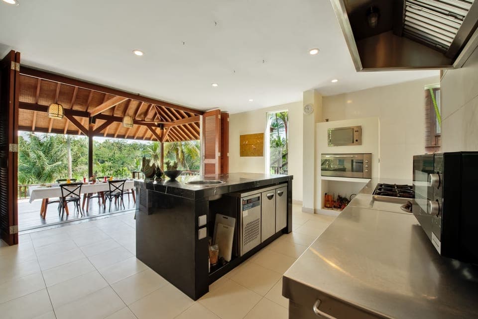 Villa 7 Bedrooms Private Pool, Valley View | Shared kitchen | Fridge, microwave, oven, stovetop
