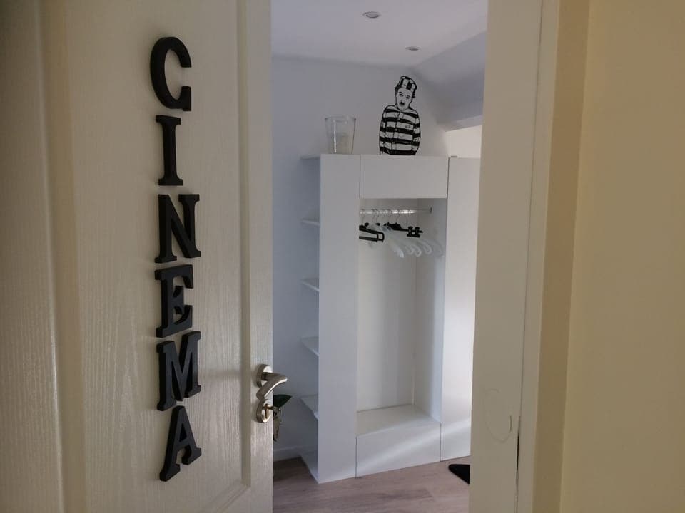 Standard Double Room, 1 Queen Bed with Sofa bed, Mezzanine (Cinéma) | Individually decorated, individually furnished, blackout drapes