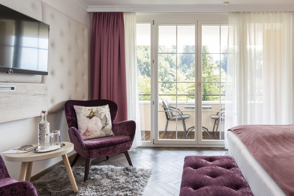 Deluxe Studio Suite, 2 Bedrooms, Balcony, Valley View (5) | Minibar, in-room safe, desk, laptop workspace