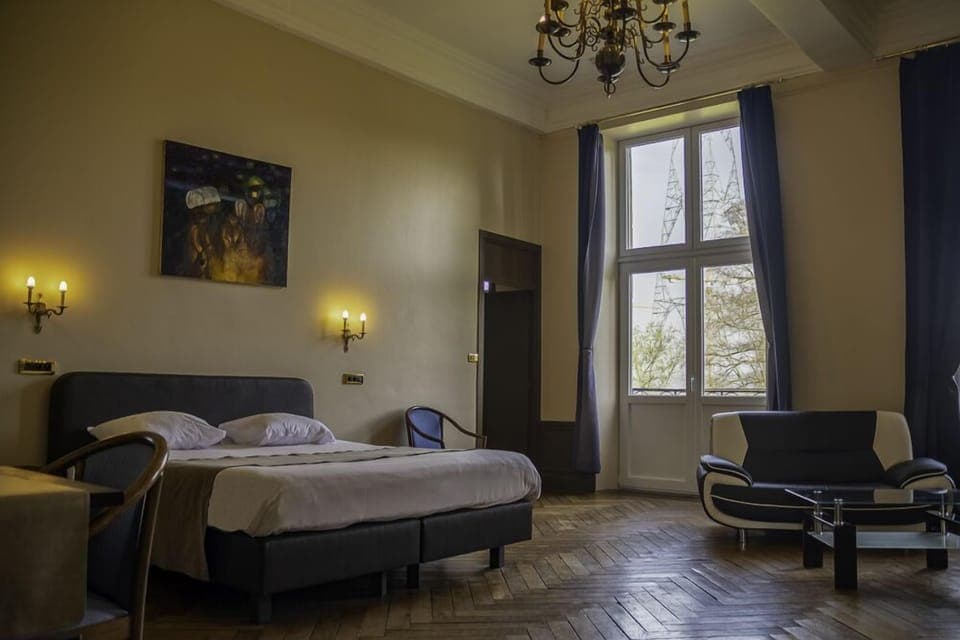 Hypo-allergenic bedding, minibar, individually decorated, free WiFi