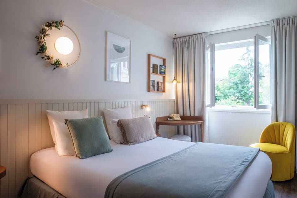 Classic Double Room | Desk, laptop workspace, blackout drapes, soundproofing