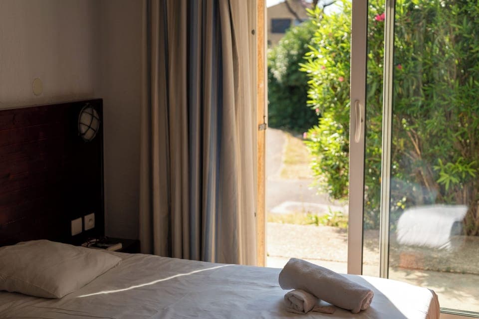 Individually decorated, individually furnished, bed sheets