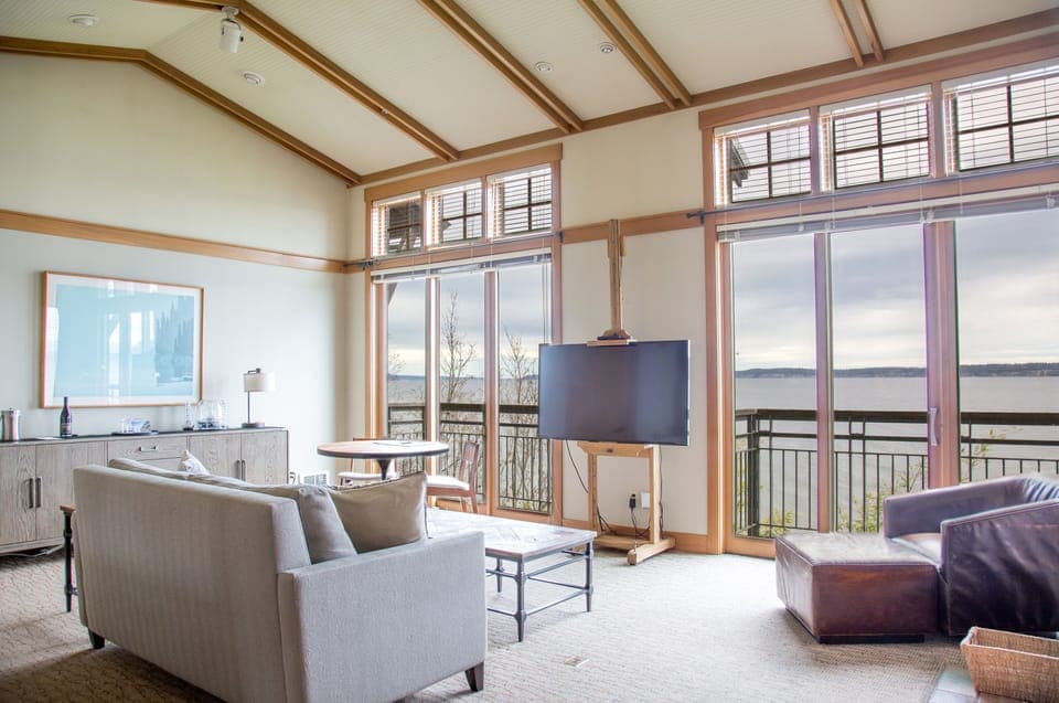 Cottage, 1 King Bed, Non Smoking | Premium bedding, down comforters, iron/ironing board, free WiFi