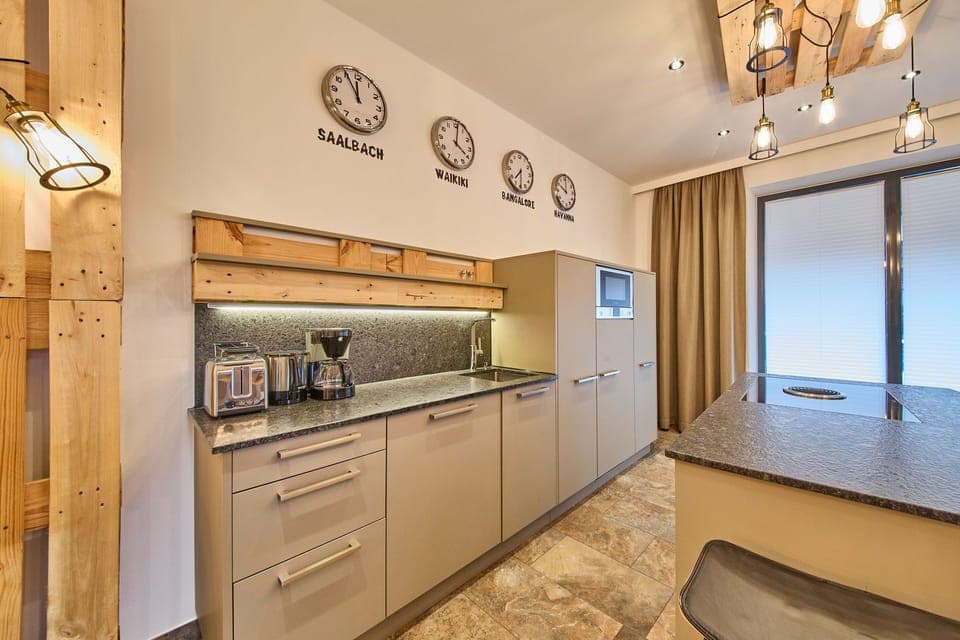 Apartment (Appartement) | Private kitchen | Full-size fridge, oven, stovetop, espresso maker