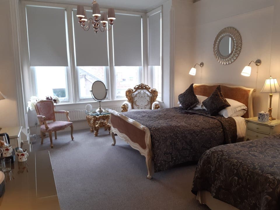 Superior Family Room (4 People) | Laptop workspace, soundproofing, iron/ironing board, free WiFi