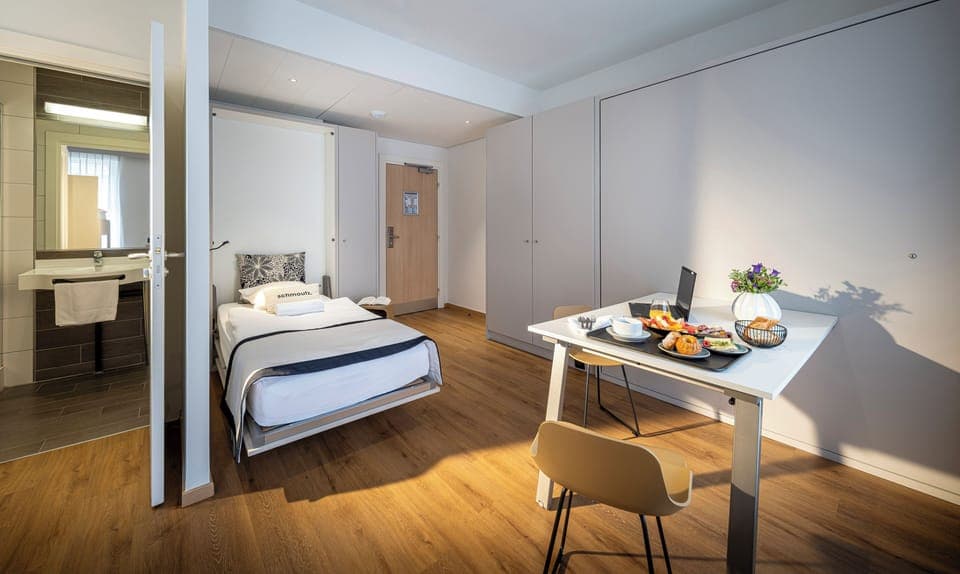 Deluxe Room | Hypo-allergenic bedding, in-room safe, individually furnished, desk