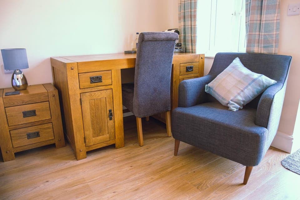 42-inch Smart TV with digital channels, TV, Netflix