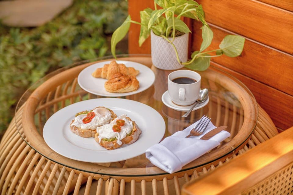 Daily cooked-to-order breakfast (IDR 50000 per person)