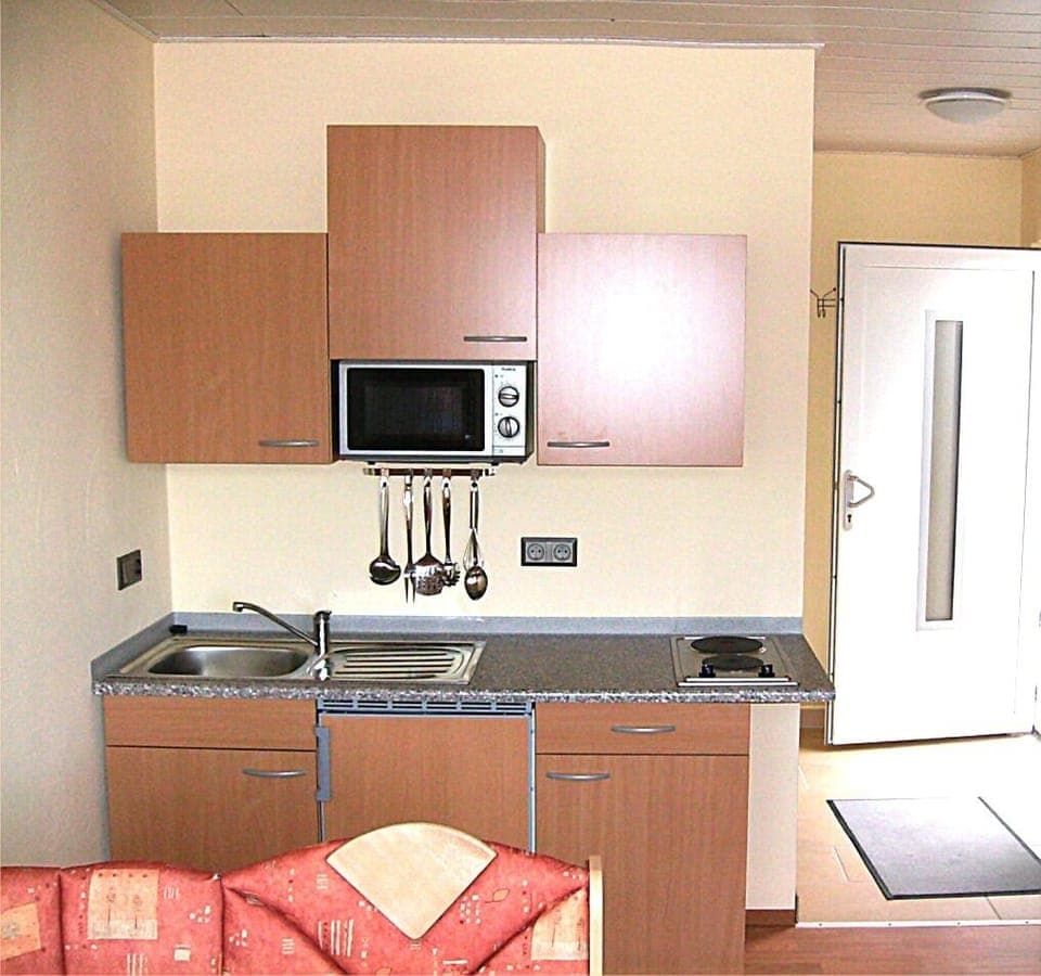 Full-size fridge, microwave, stovetop, coffee/tea maker