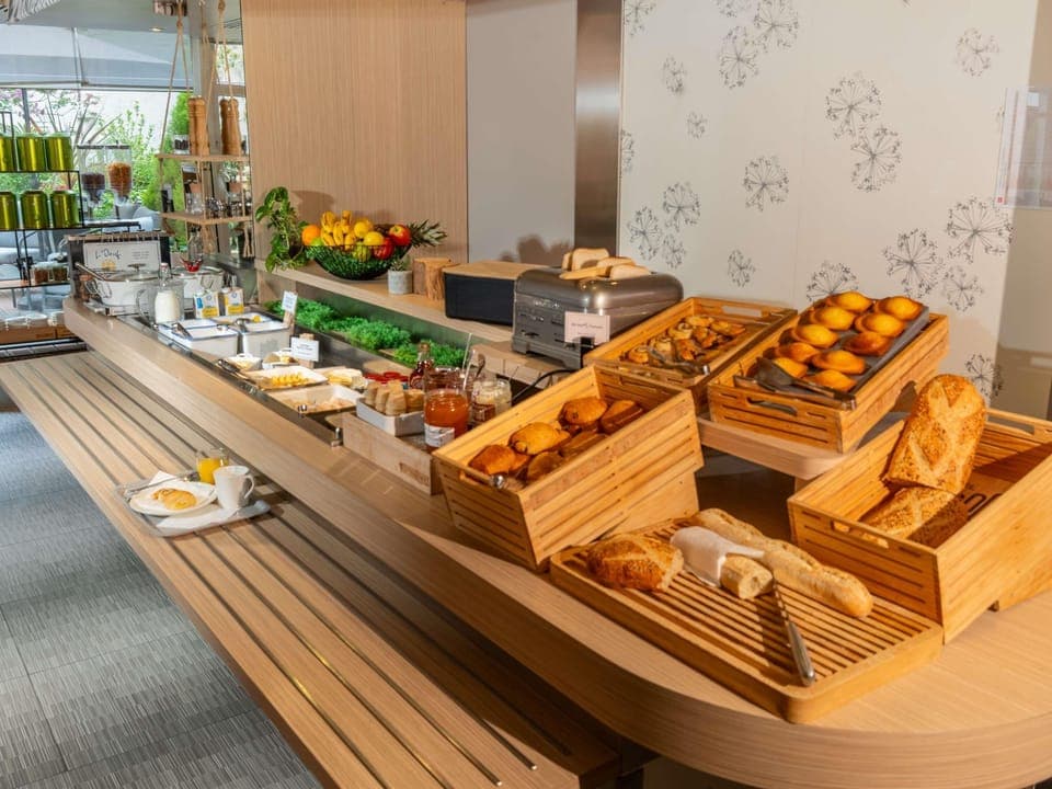 Daily buffet breakfast (EUR 14.40 per person)