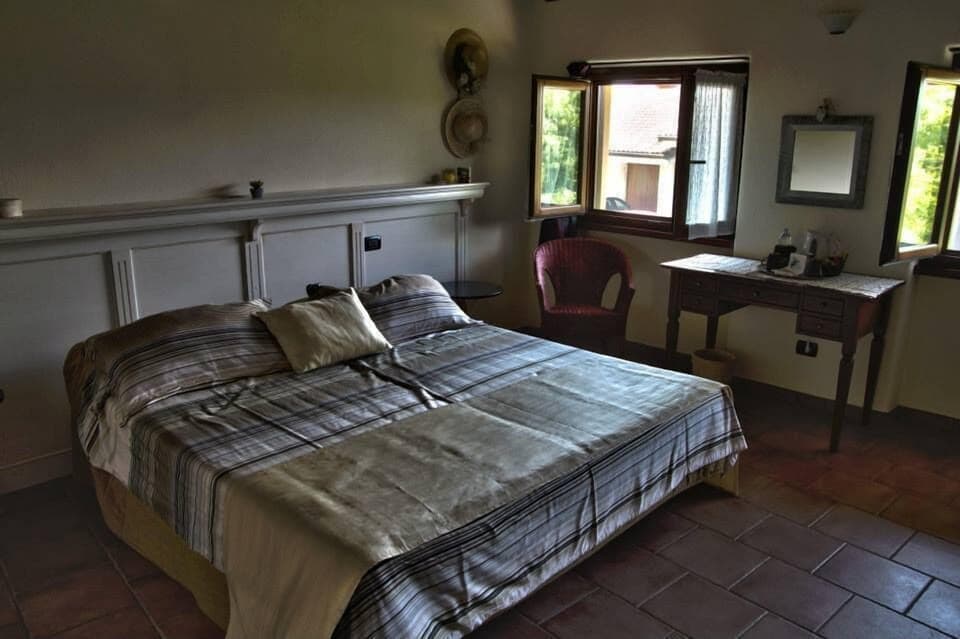 Individually furnished, desk, blackout drapes, free WiFi