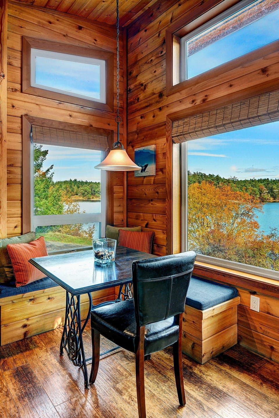 Flat-screen TV, fireplace