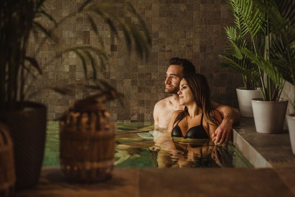 Couples treatment rooms, sauna, hot tub, steam room, Turkish bath