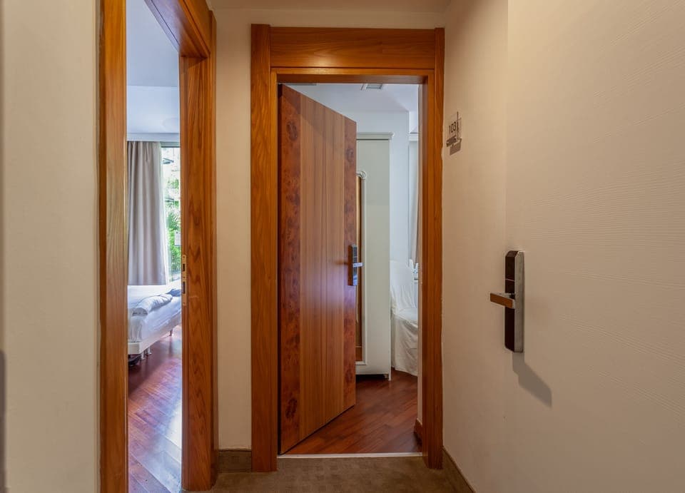 Camera Standard Comunicanti, balcone | Minibar, in-room safe, individually furnished, desk