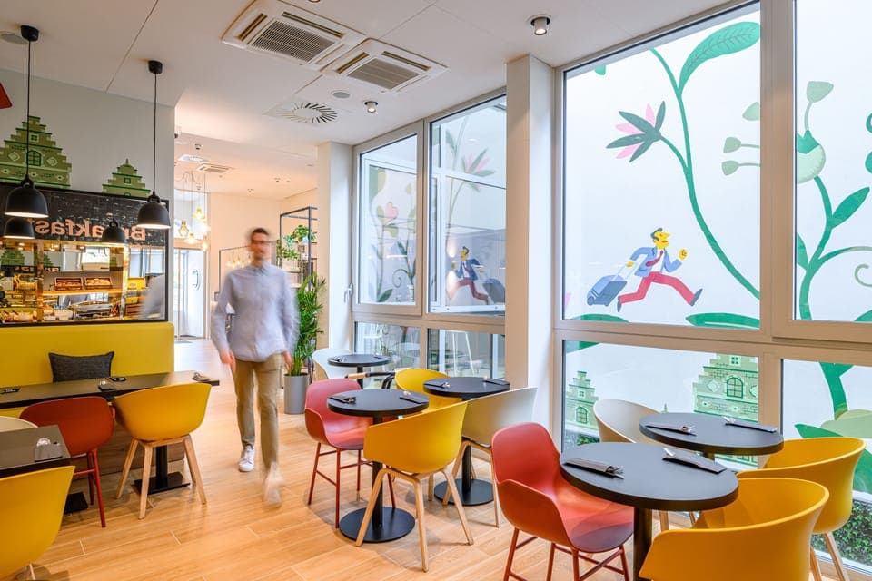 Daily full breakfast (EUR 17 per person)